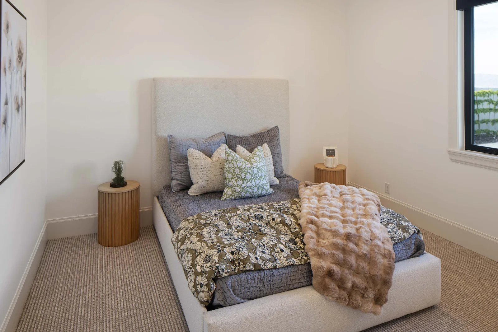 Boucle bed, floral bedding