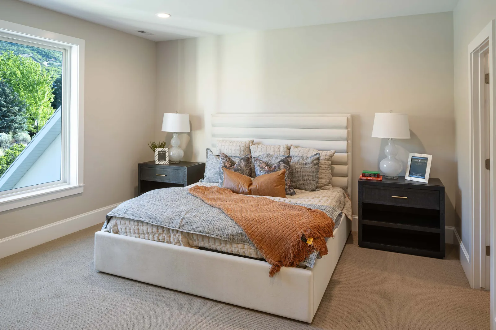 Rust-throw bedroom