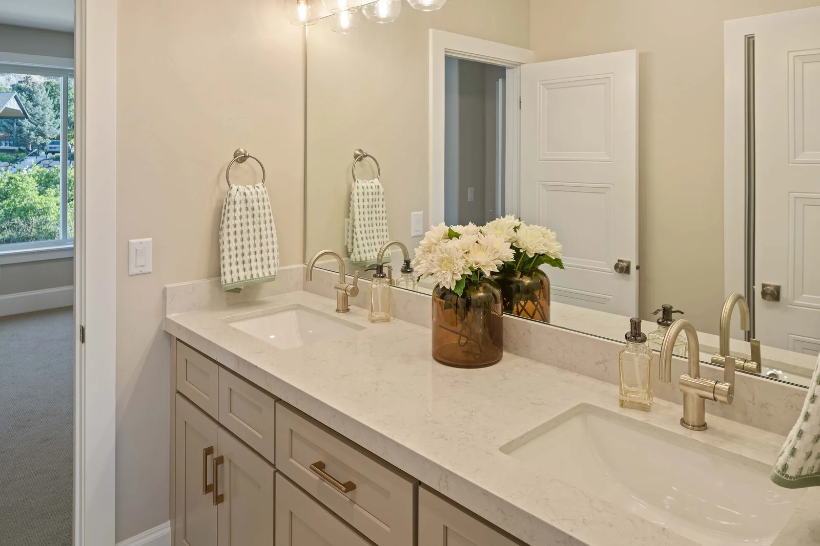 Double-sink bath