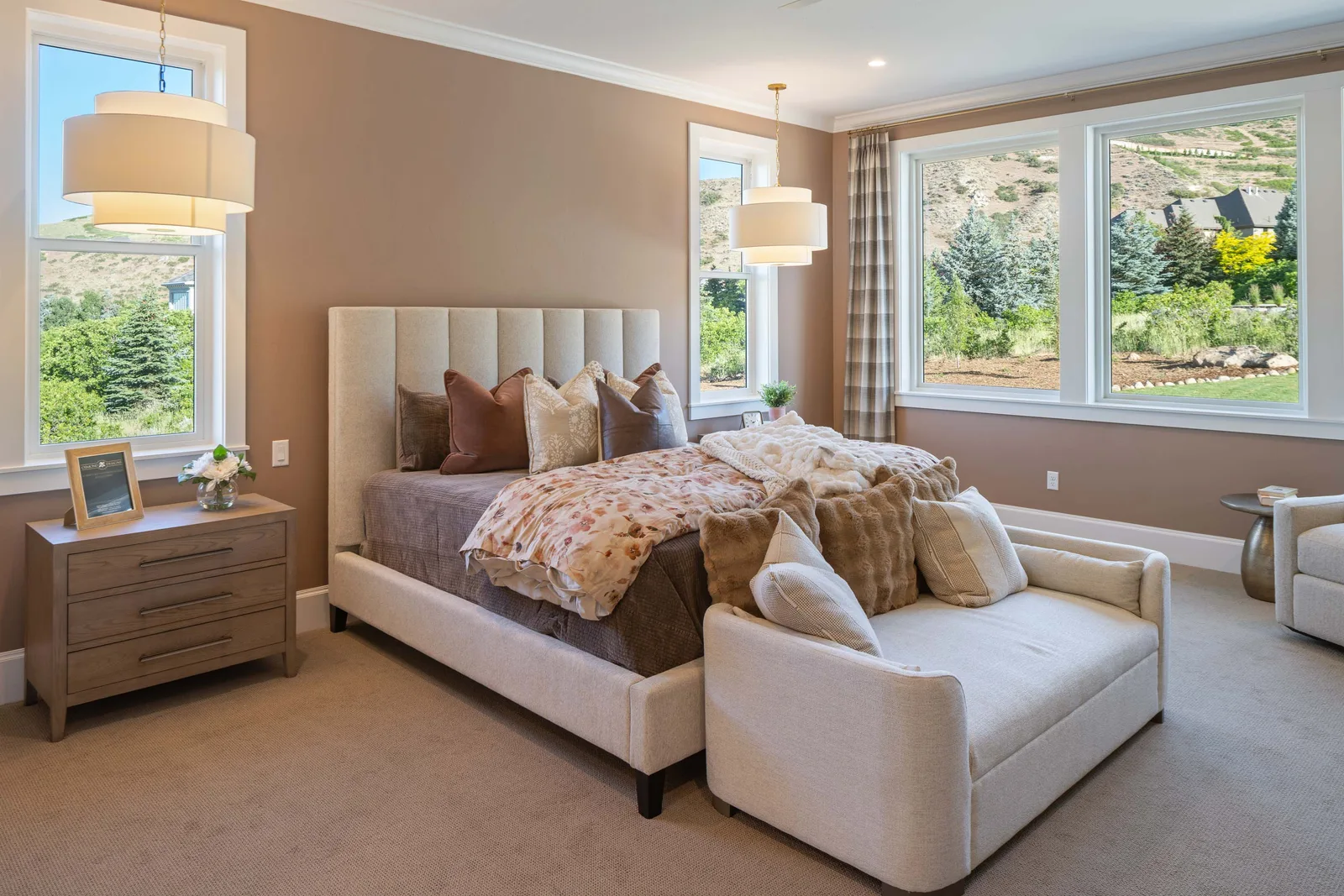 Channel headboard room