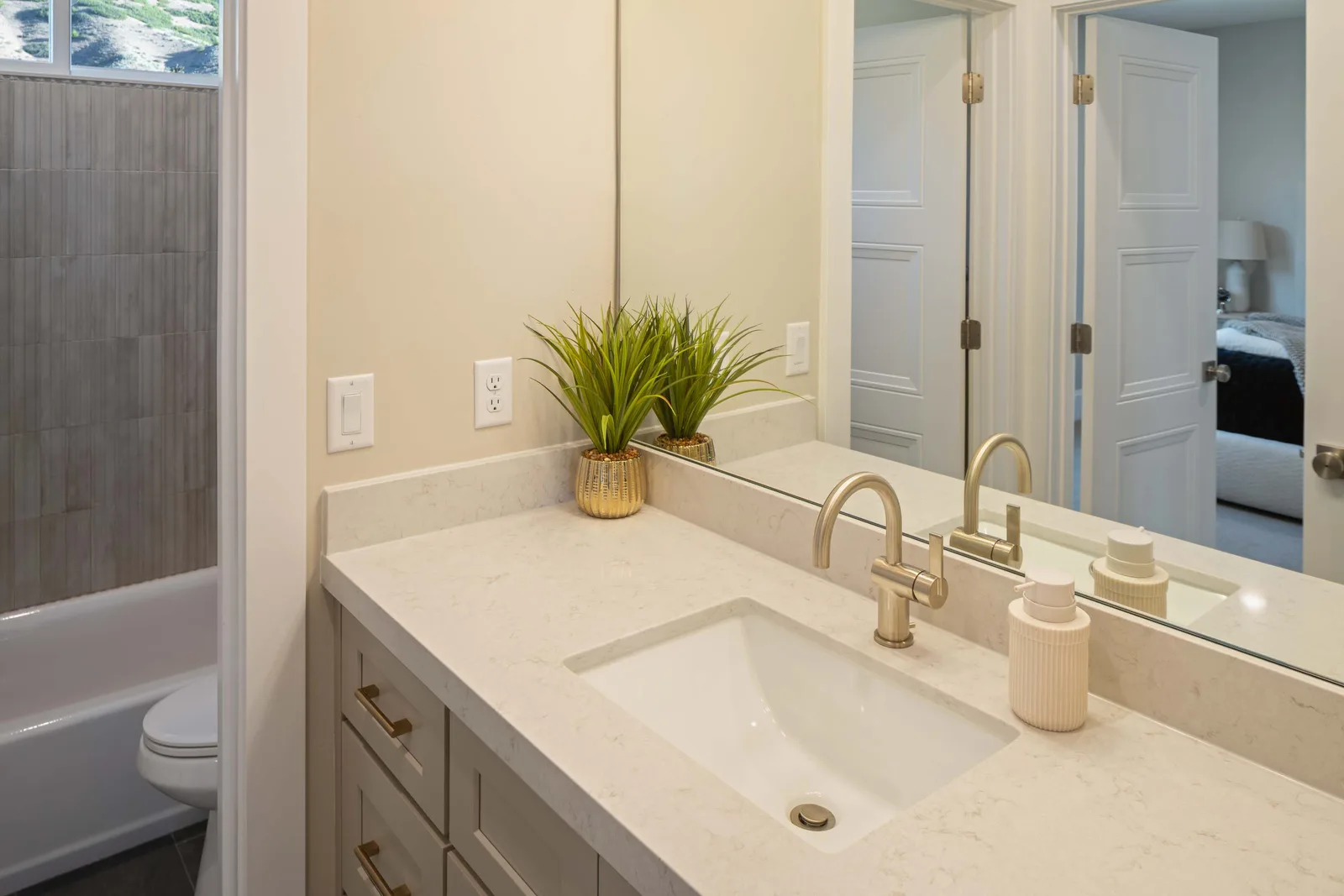 Tiled tub bath