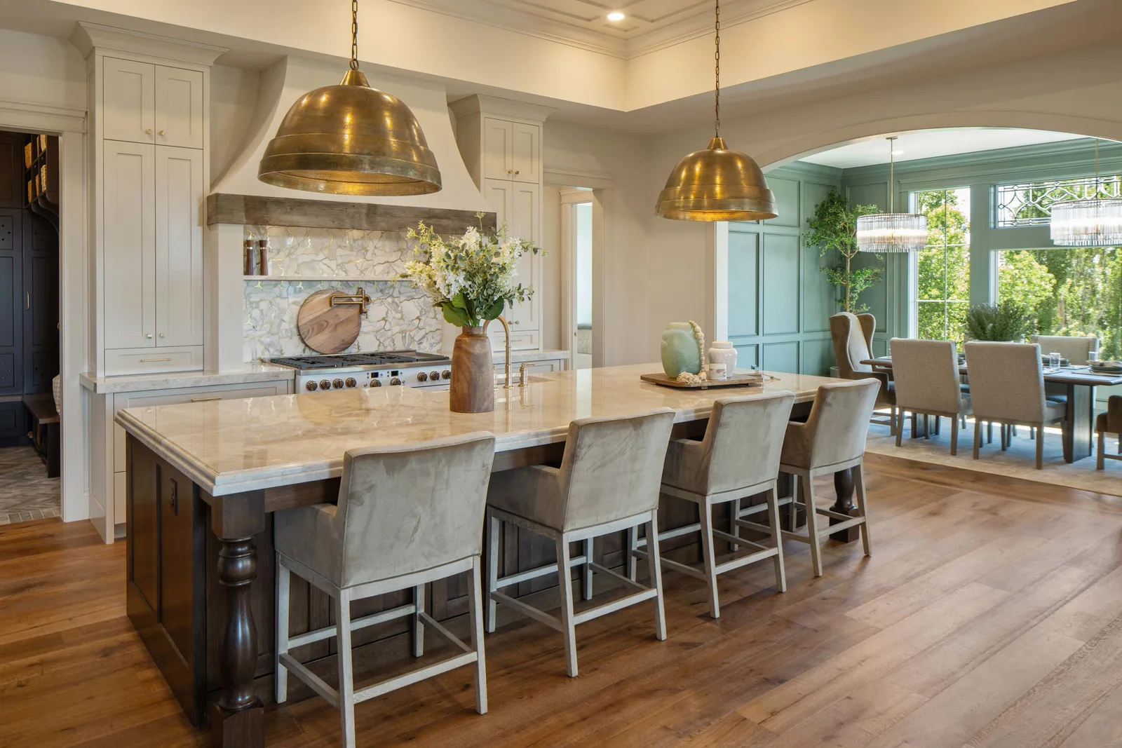 Kitchen & dining