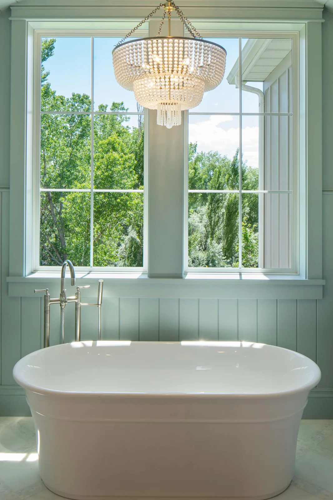Soaking-tub bath