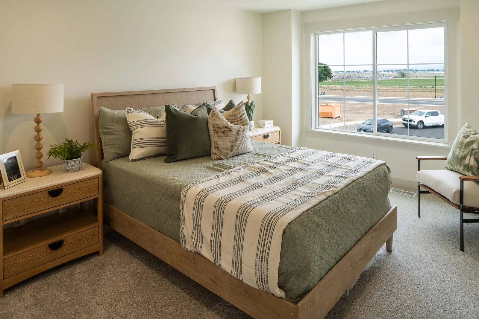 Oak bed, olive bedding