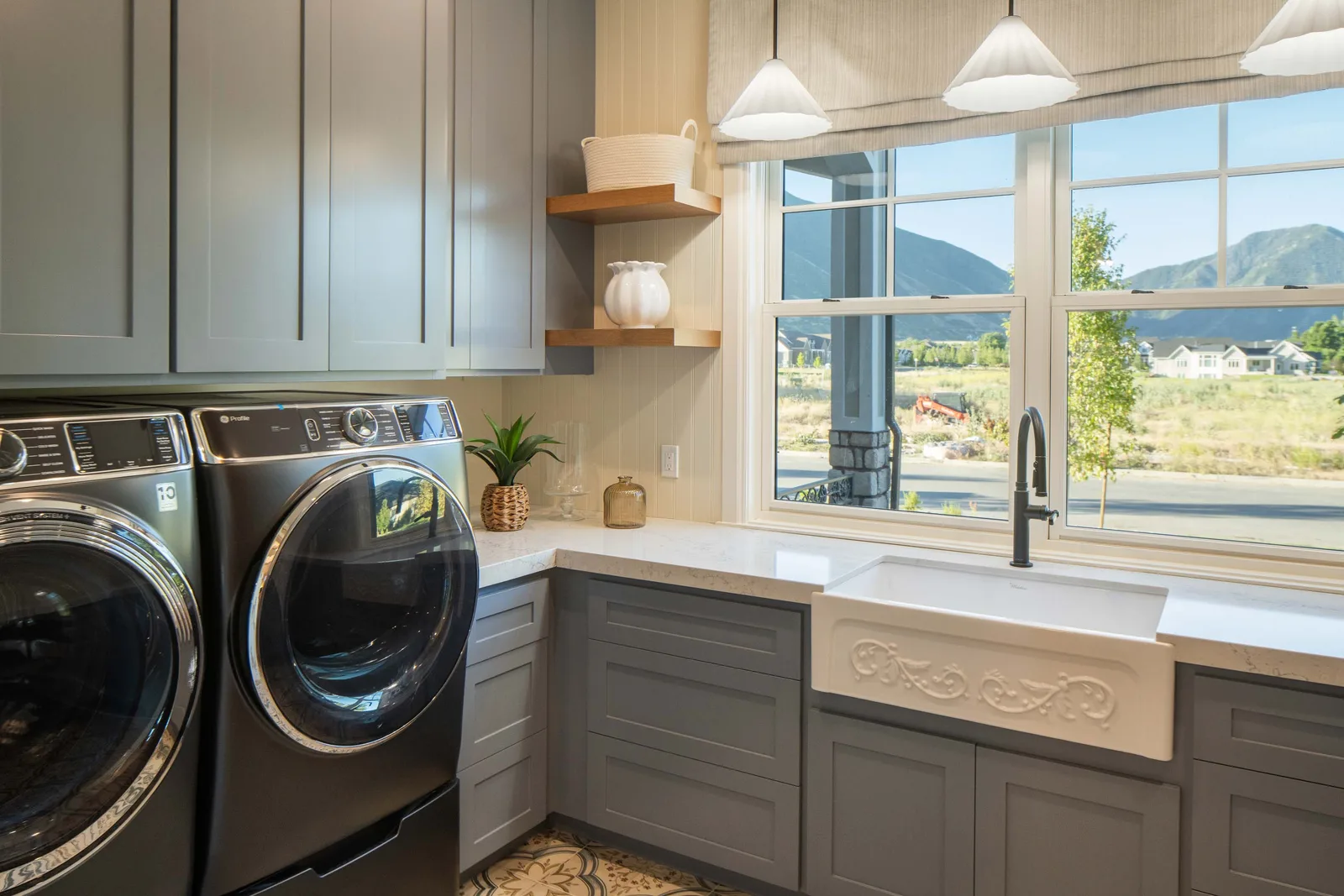 Laundry room, farmhouse sink