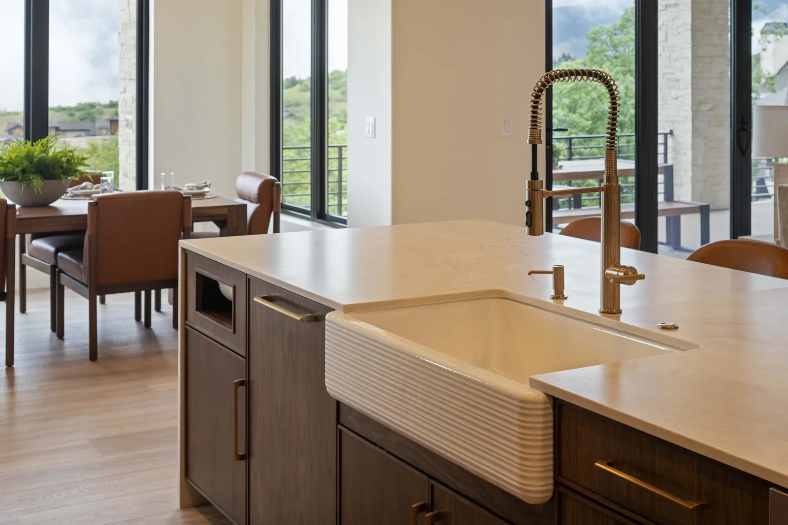 Fluted farmhouse sink