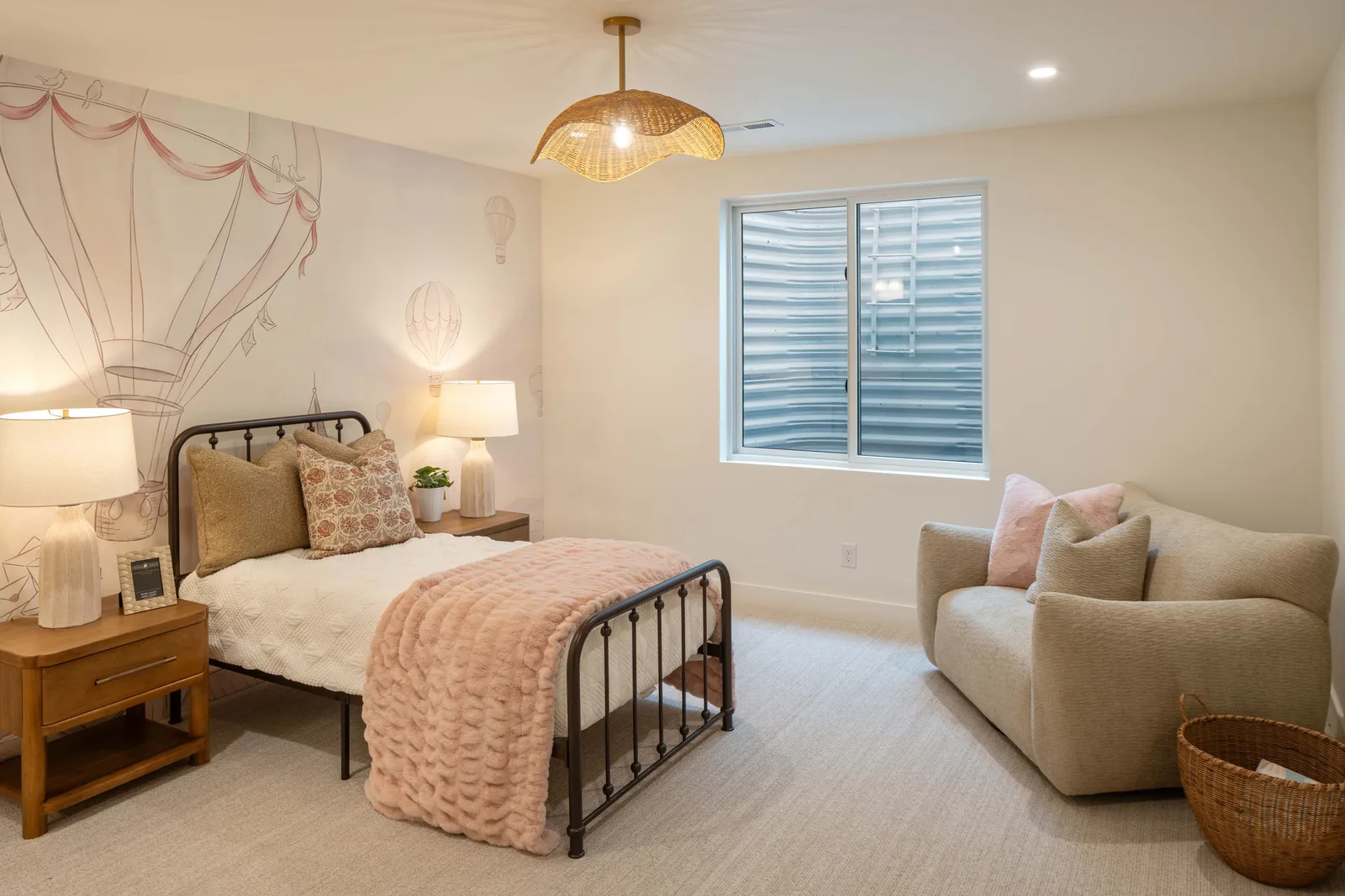 Hot-air-balloon kids room